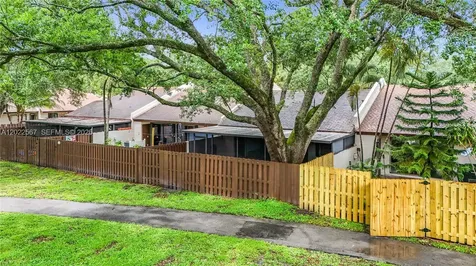 1571 NW 96th Way Pembroke Pines FL 33024