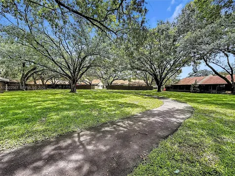 1571 NW 96th Way Pembroke Pines FL 33024