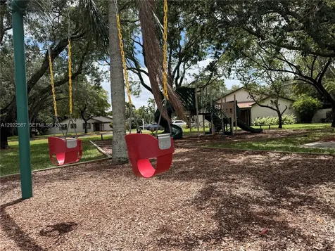 1571 NW 96th Way Pembroke Pines FL 33024