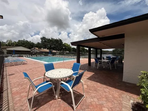 1571 NW 96th Way Pembroke Pines FL 33024