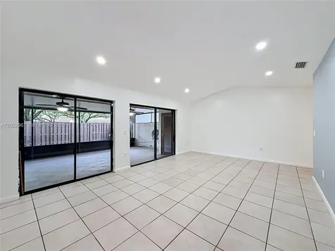 1571 NW 96th Way Pembroke Pines FL 33024