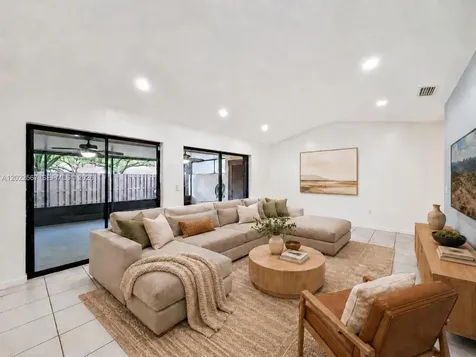 1571 NW 96th Way Pembroke Pines FL 33024