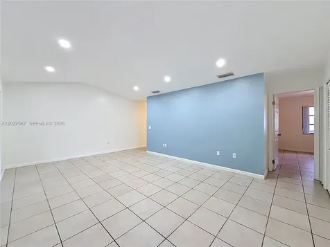 1571 NW 96th Way Pembroke Pines FL 33024