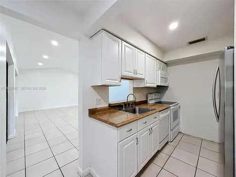 1571 NW 96th Way Pembroke Pines FL 33024