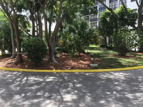 17021 N Bay Road Sunny Isles Beach FL 33160