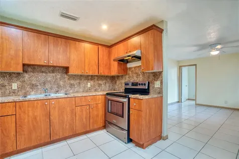 129 SE 4th Avenue Hallandale Beach FL 33009