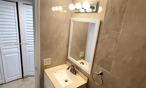 3690 N 56th Avenue Hollywood FL 33021