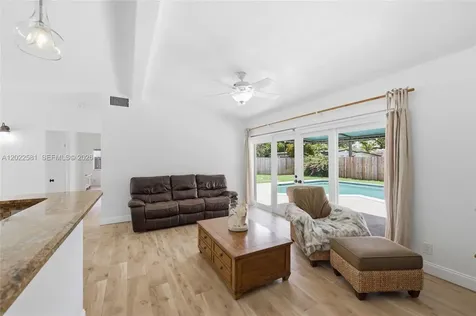 1141 SW 45th Terrace Plantation FL 33317