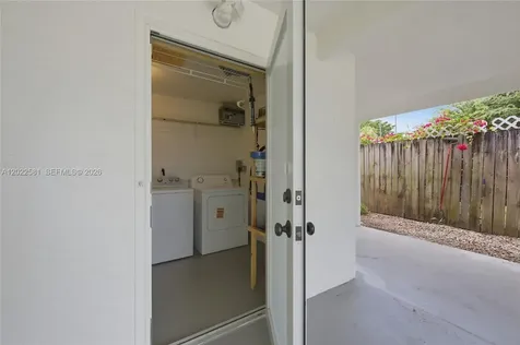 1141 SW 45th Terrace Plantation FL 33317