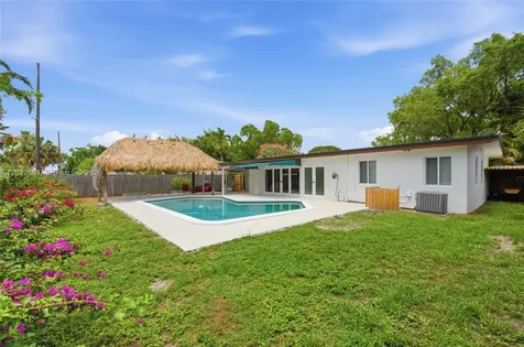 1141 SW 45th Terrace Plantation FL 33317