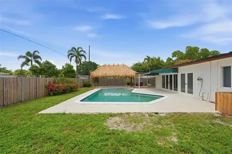 1141 SW 45th Terrace Plantation FL 33317