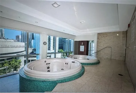 31 SE 5th Street Miami FL 33131