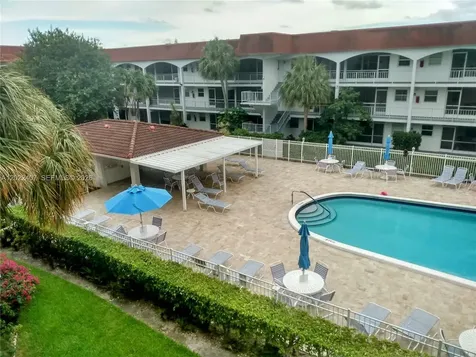 581 Blue Heron Drive Hallandale Beach FL 33009