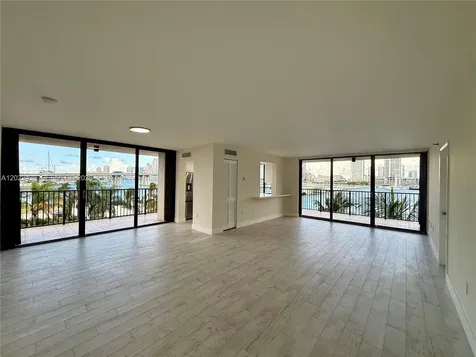 801 N Venetian Drive Miami FL 33139