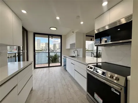 801 N Venetian Drive Miami FL 33139