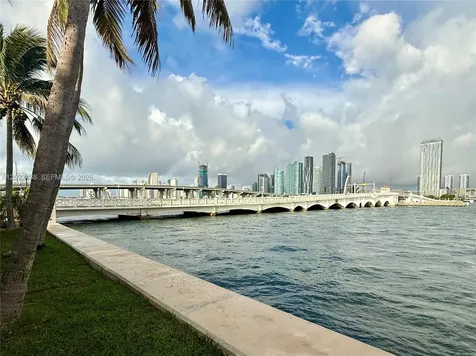 801 N Venetian Drive Miami FL 33139