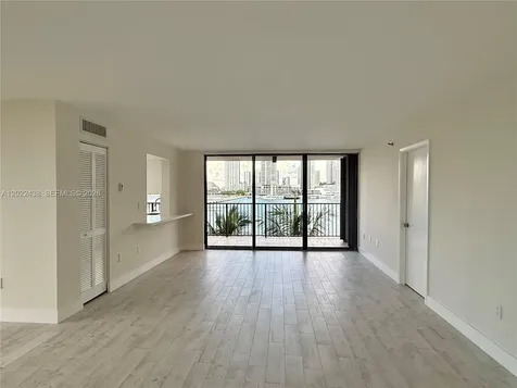 801 N Venetian Drive Miami FL 33139
