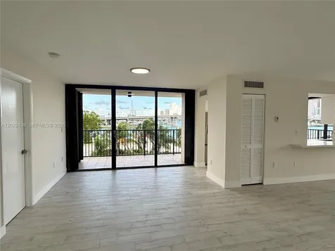 801 N Venetian Drive Miami FL 33139