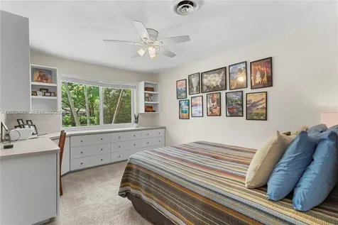 6845 SW 129th Terrace Pinecrest FL 33156