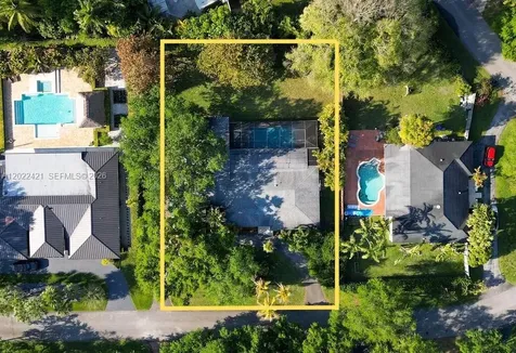 6845 SW 129th Terrace Pinecrest FL 33156