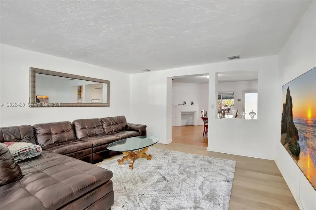 1523 Dewey Street Hollywood FL 33020