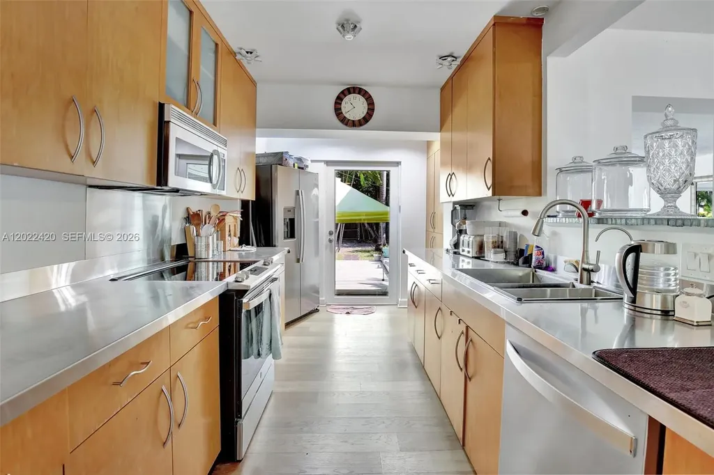 1523 Dewey Street Hollywood FL 33020
