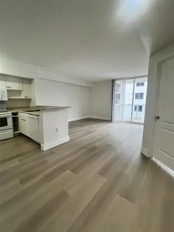 5085 NW 7th Street Miami FL 33126
