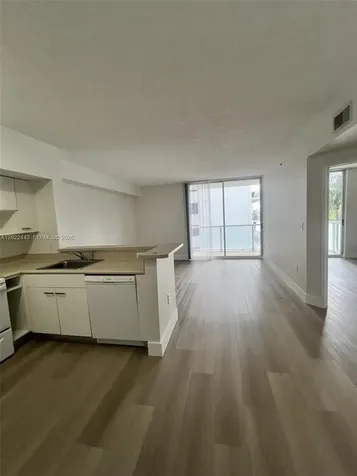 5085 NW 7th Street Miami FL 33126