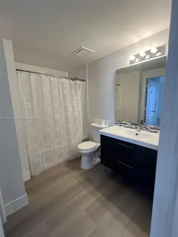 5085 NW 7th Street Miami FL 33126