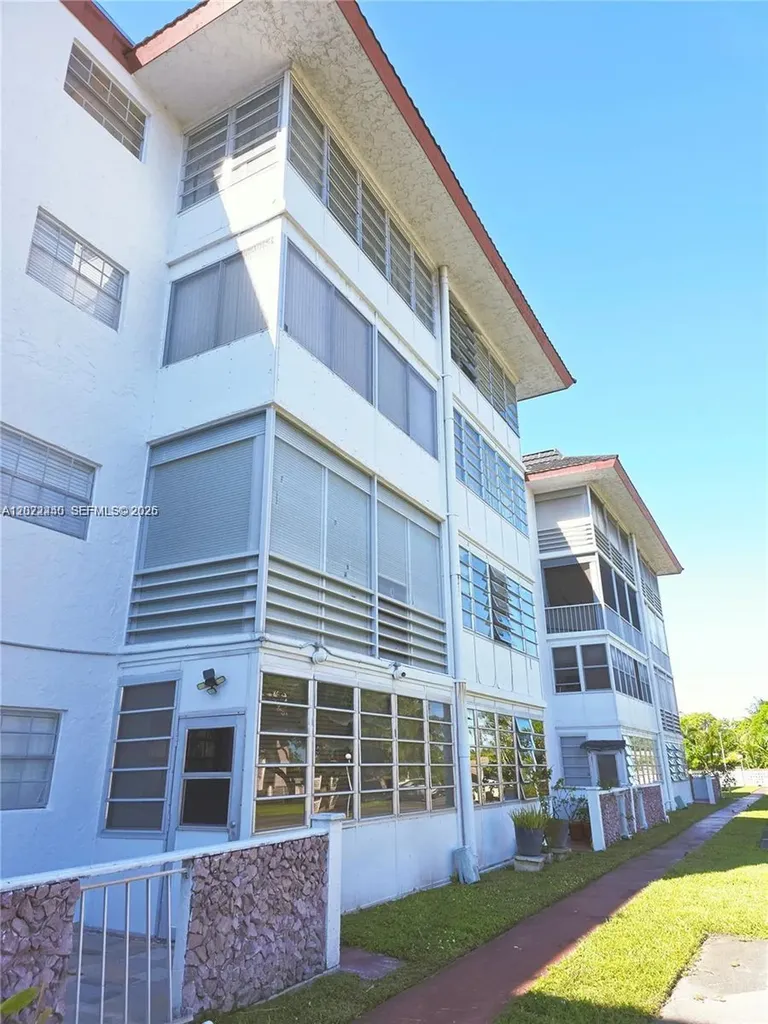4140 NW 44th Avenue Lauderdale Lakes FL 33319