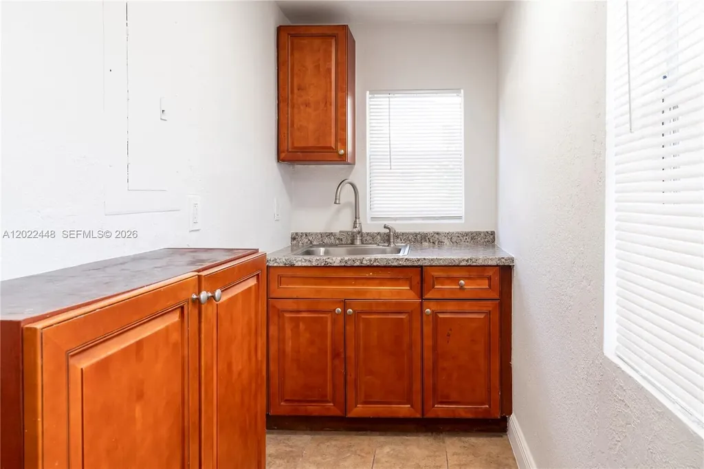5820 Grant Street Hollywood FL 33021