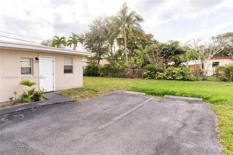 5820 Grant Street Hollywood FL 33021