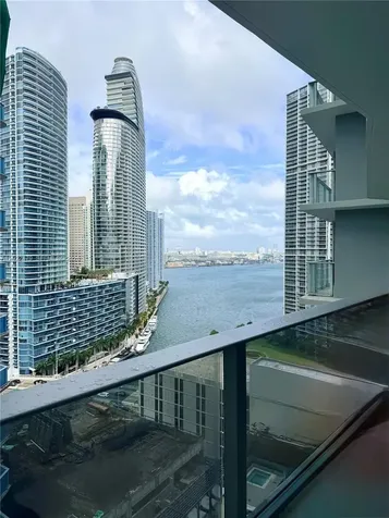 77 SE 5st Miami FL 33131
