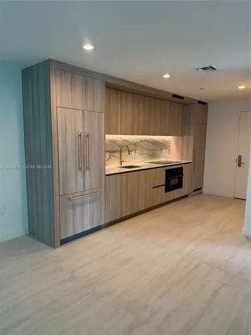 77 SE 5st Miami FL 33131