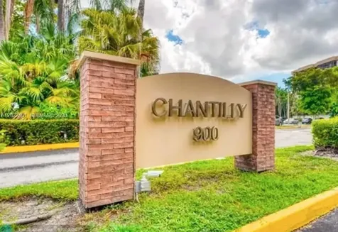900 NE 195th Street Miami FL 33179