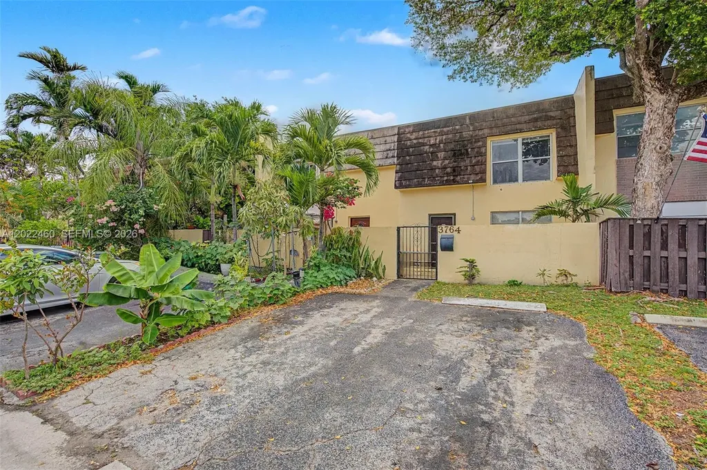 3764 SW 60th Terrace Davie FL 33314
