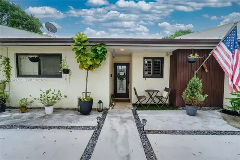 13932 Kendale Lakes Drive Miami FL 33183