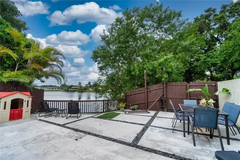 13932 Kendale Lakes Drive Miami FL 33183