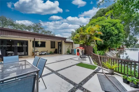 13932 Kendale Lakes Drive Miami FL 33183