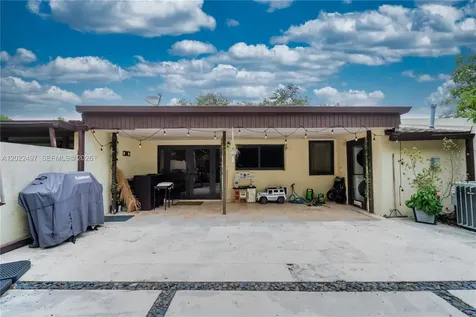 13932 Kendale Lakes Drive Miami FL 33183