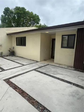 13932 Kendale Lakes Drive Miami FL 33183