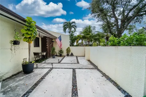 13932 Kendale Lakes Drive Miami FL 33183