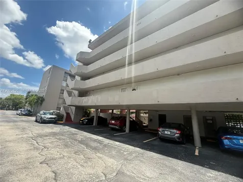 Miami FL 33172