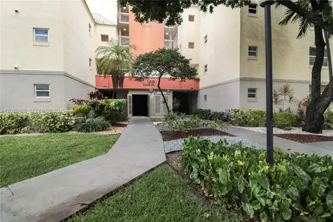8245 Lake Drive Doral FL 33166
