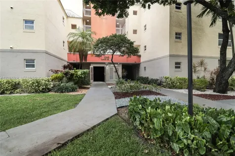 8245 Lake Drive Doral FL 33166