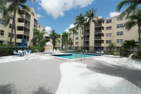 8245 Lake Drive Doral FL 33166