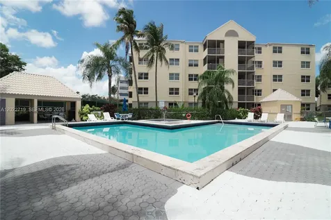 8245 Lake Drive Doral FL 33166
