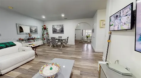 357 W 44th Street Hialeah FL 33012