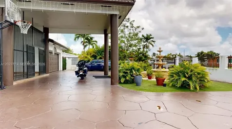 357 W 44th Street Hialeah FL 33012