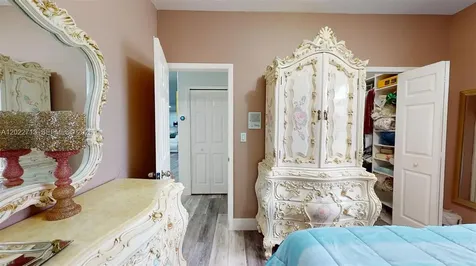 357 W 44th Street Hialeah FL 33012